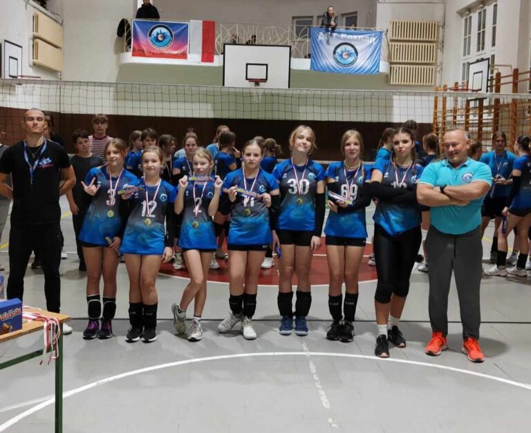 Turniej siatkówki z okazji Święta Niepodległości